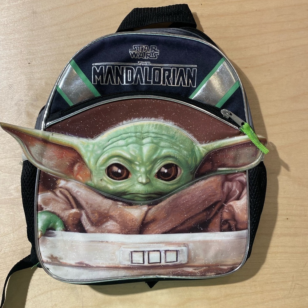 Star Wars Mandalorian Backpack with Grogu Design (LD)